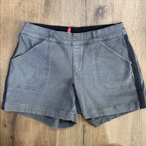 SPANX black gray Women's pull on Shorts. Medium.